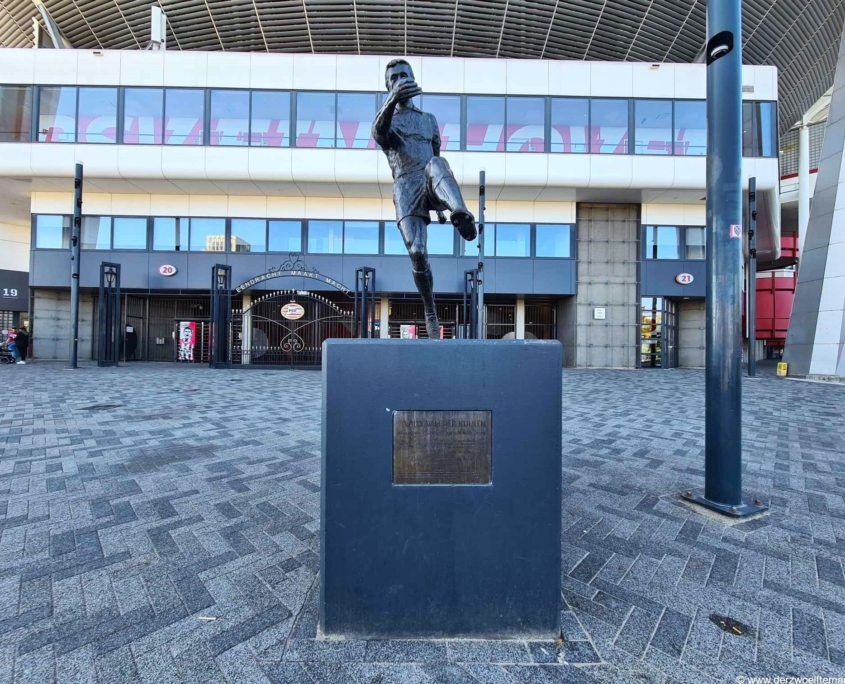 PSVEindhoven271D12M